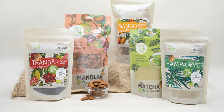 Produkter från Mother Earth med superfoodpulver, nötter och torkad frukt